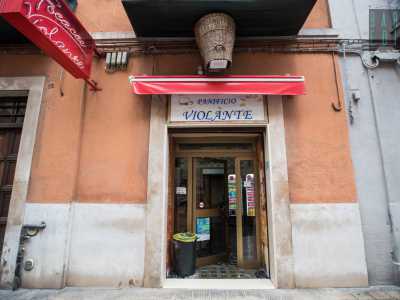 Ci spostiamo ora nel cuore del quartiere Madonnella, dove in via Addis Abeba operano dal 1925 i Violante